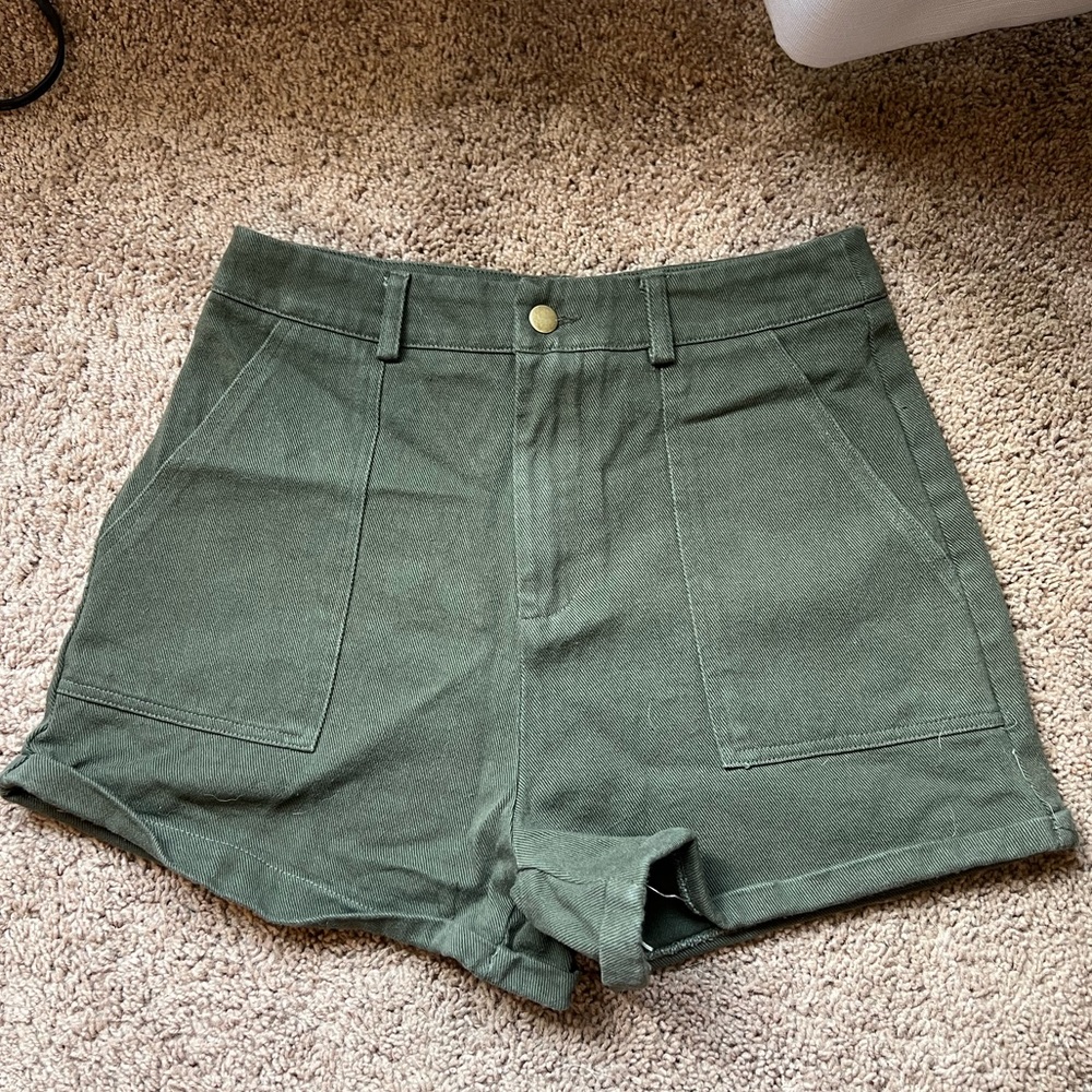 Green high waisted shorts